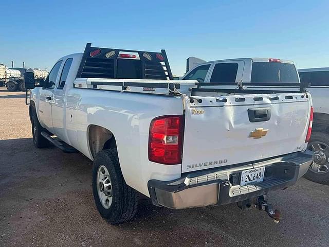 Image of Chevrolet 2500HD equipment image 3