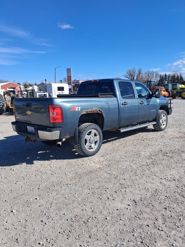 Image of Chevrolet 2500HD equipment image 4