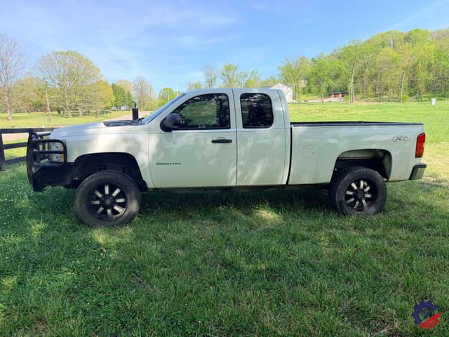 Image of Chevrolet 2500HD equipment image 1