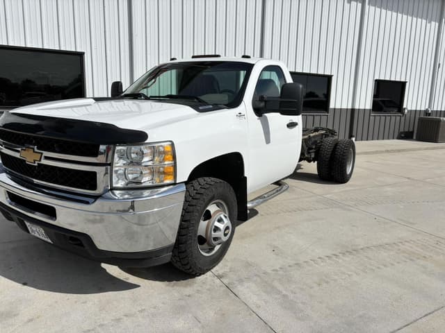 Image of Chevrolet 3500 equipment image 2