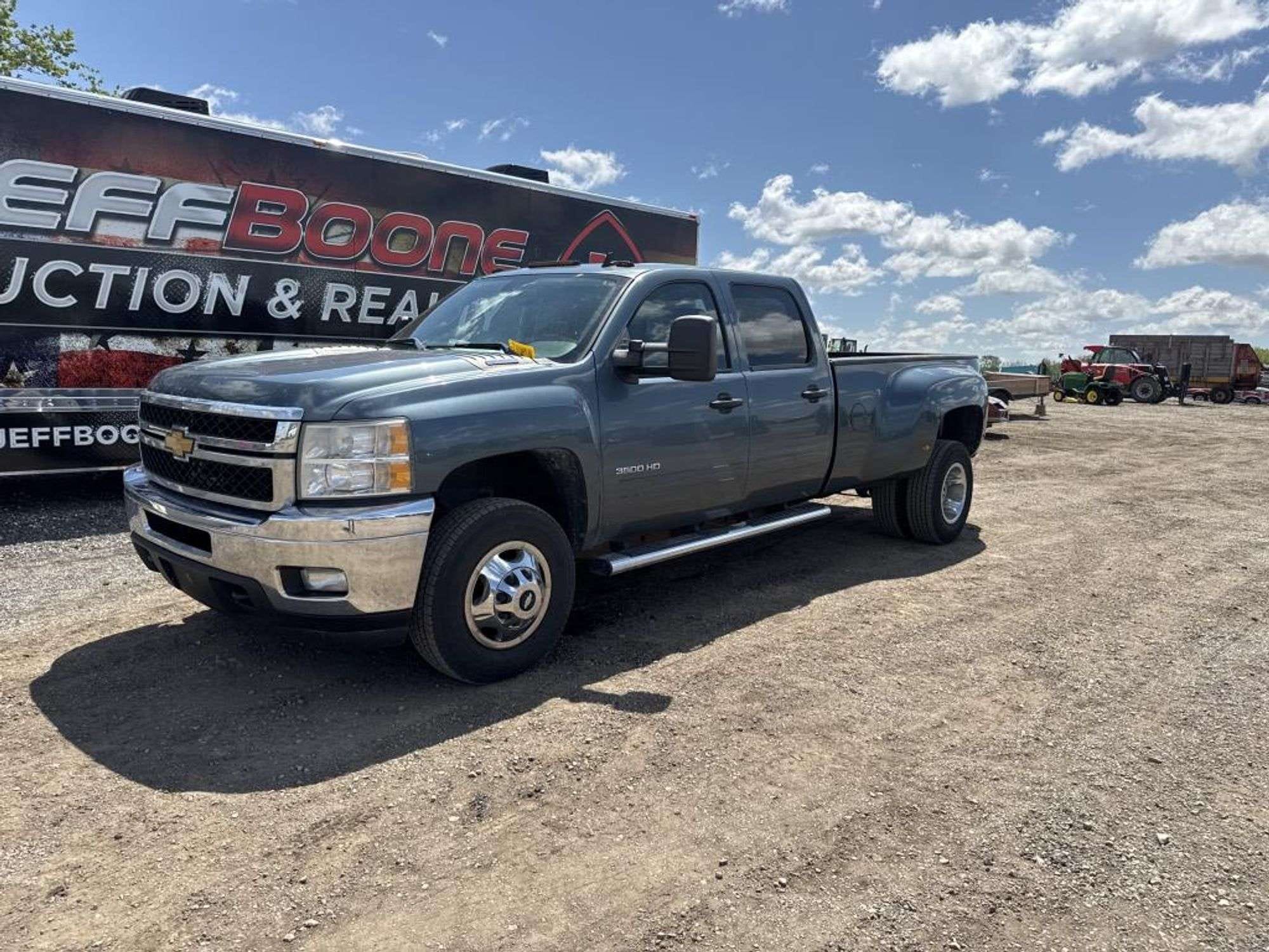 2012 Chevrolet 3500HD Equipment Image0