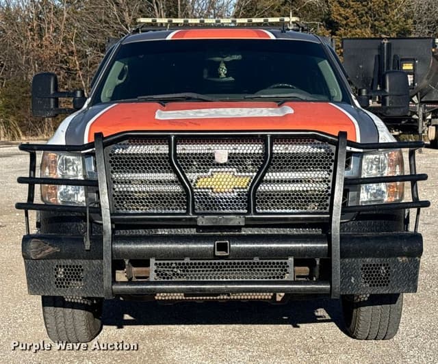 Image of Chevrolet 3500 equipment image 1