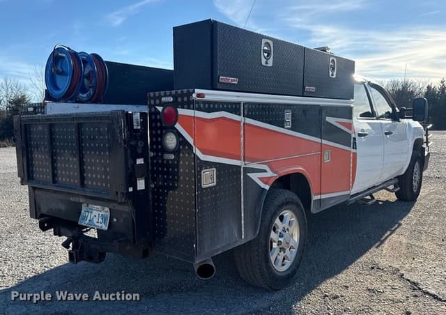 Image of Chevrolet 3500 equipment image 4