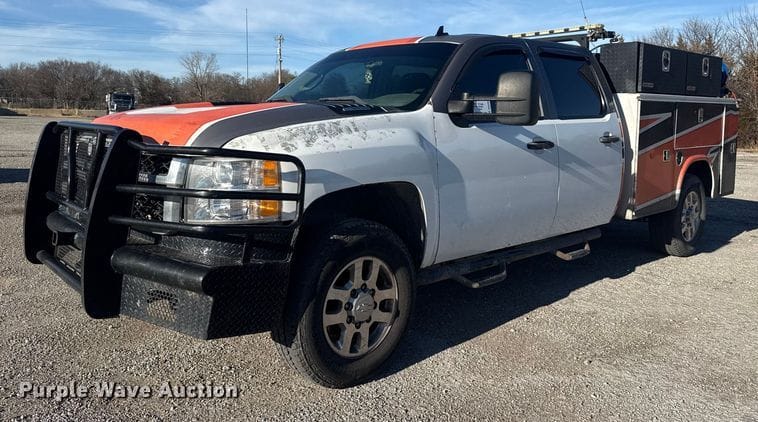 2012 Chevrolet 3500 Equipment Image0