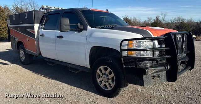 Image of Chevrolet 3500 equipment image 2