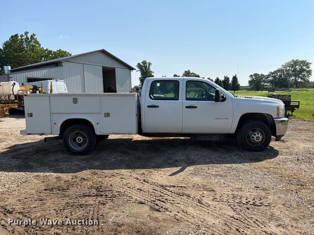 Image of Chevrolet 3500 equipment image 3