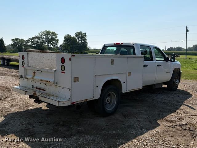 Image of Chevrolet 3500 equipment image 4