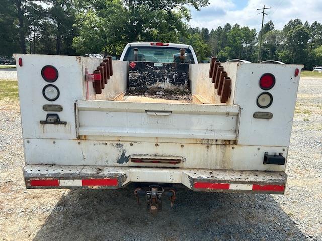 Image of Chevrolet 3500HD equipment image 4