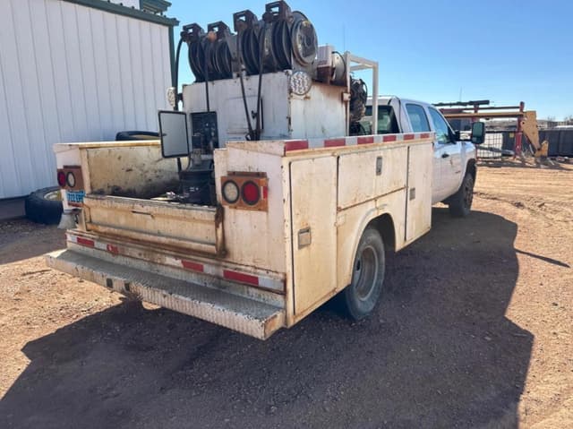 Image of Chevrolet 3500HD equipment image 2