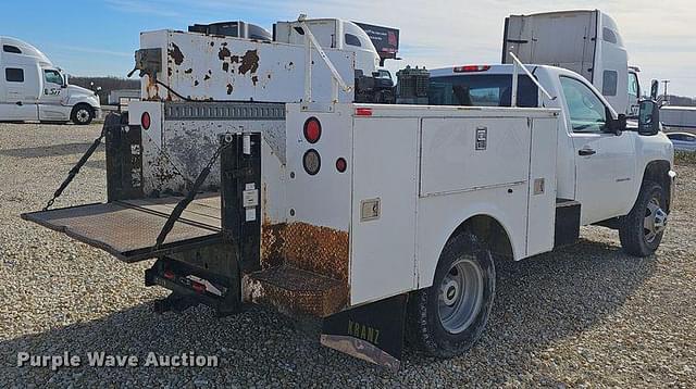 Image of Chevrolet 3500HD equipment image 4