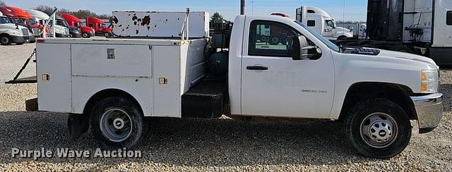 Image of Chevrolet 3500HD equipment image 3