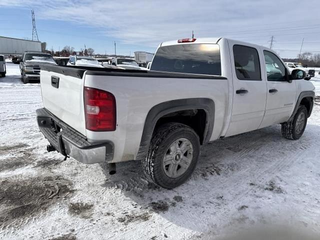 Image of Chevrolet Silverado equipment image 3