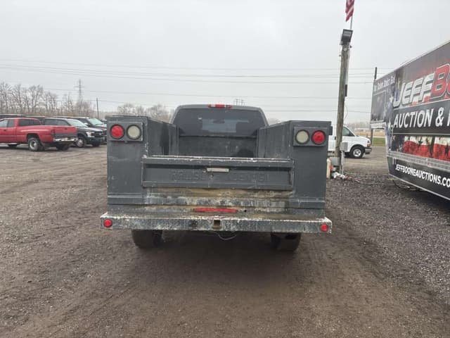 Image of Chevrolet Silverado equipment image 3