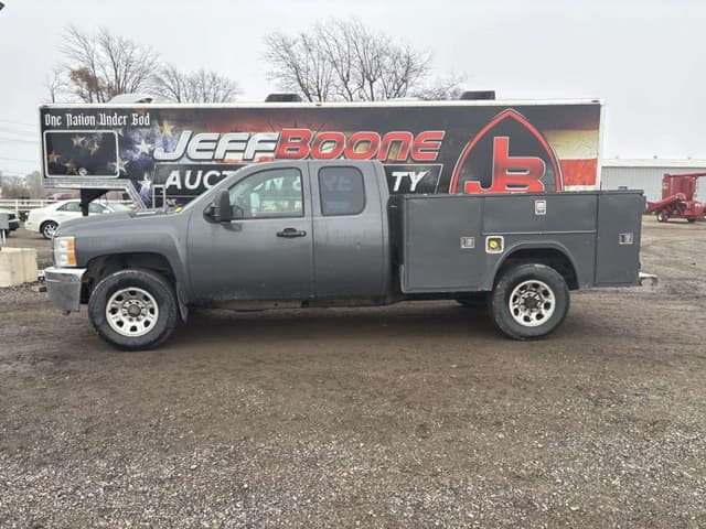 Image of Chevrolet Silverado equipment image 1