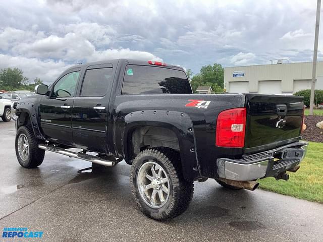 Image of Chevrolet Silverado equipment image 2