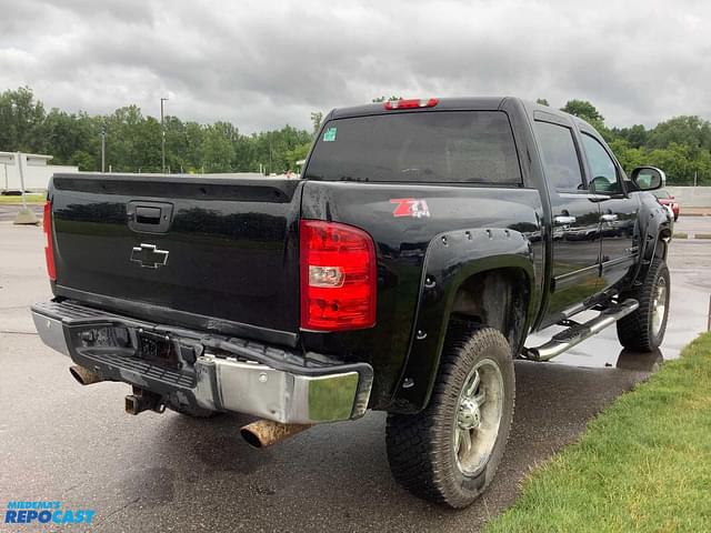 Image of Chevrolet Silverado equipment image 4