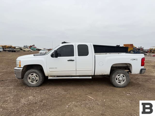 Image of Chevrolet Silverado equipment image 2