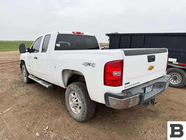 Image of Chevrolet Silverado equipment image 3