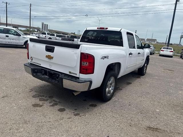 Image of Chevrolet Silverado equipment image 3