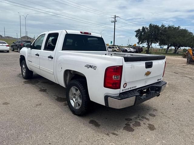 Image of Chevrolet Silverado equipment image 2