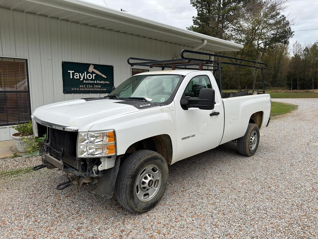 Image of Chevrolet Silverado Primary image