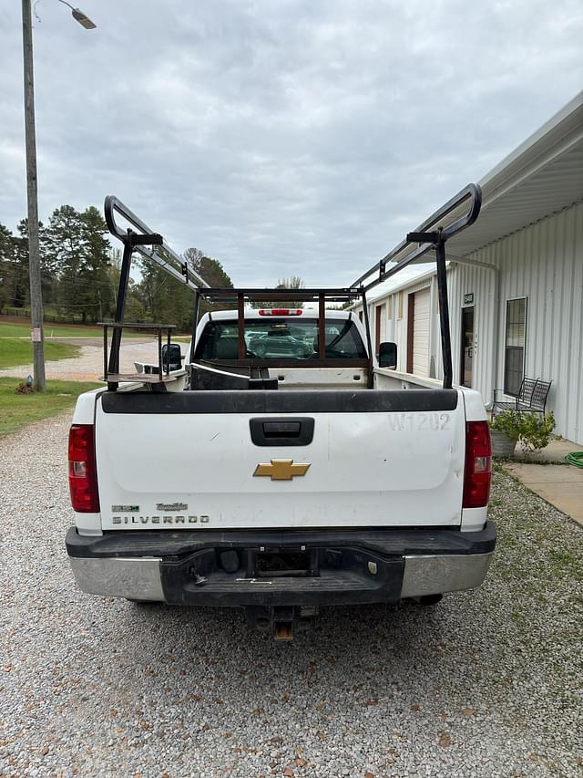 Image of Chevrolet Silverado equipment image 2