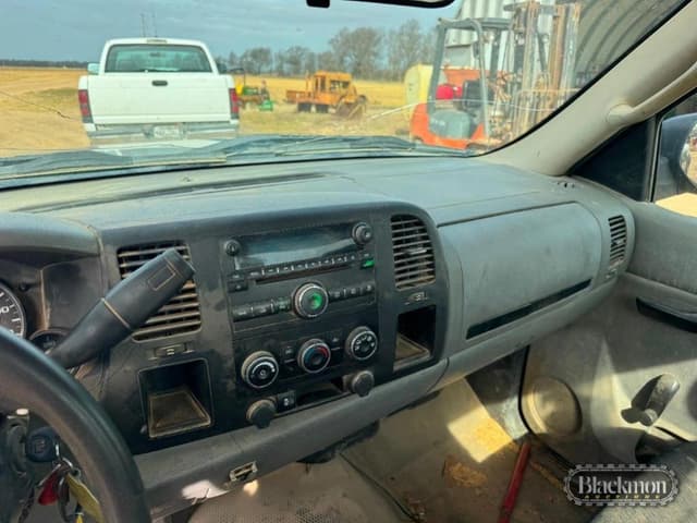 Image of Chevrolet 1500 equipment image 2