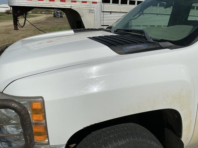 Image of Chevrolet 2500 equipment image 3
