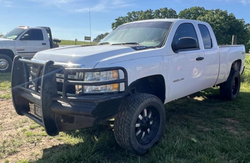 2012 Chevrolet 2500 Equipment Image0