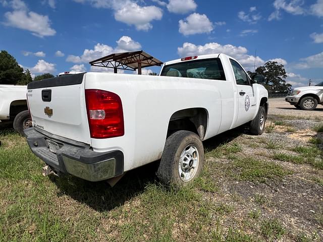 Image of Chevrolet 2500HD equipment image 2