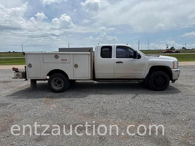 Image of Chevrolet 3500HD equipment image 3