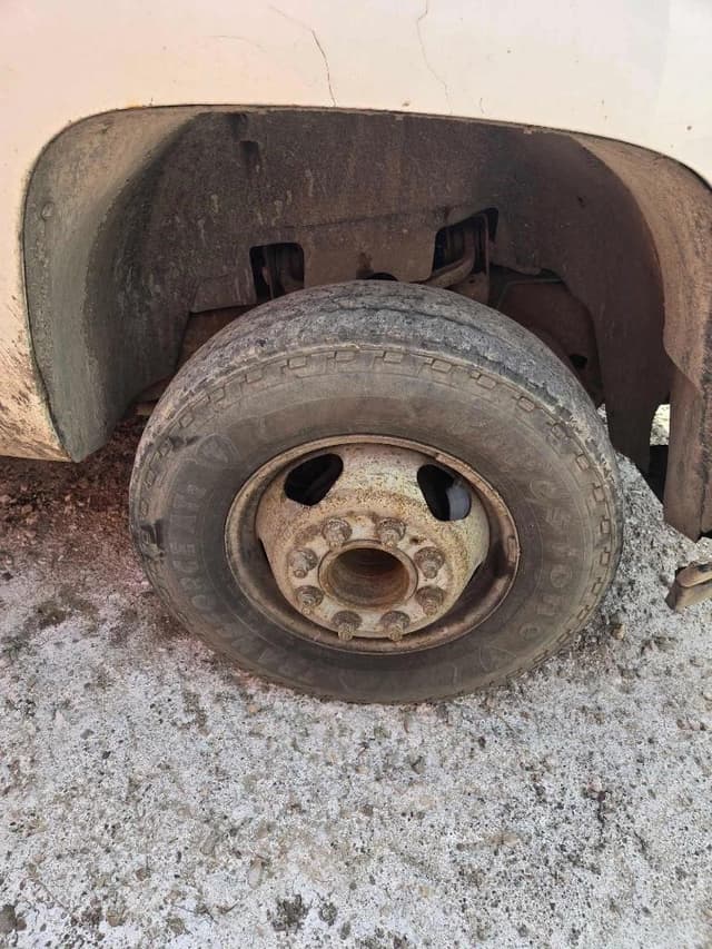 Image of Chevrolet 3500 equipment image 4
