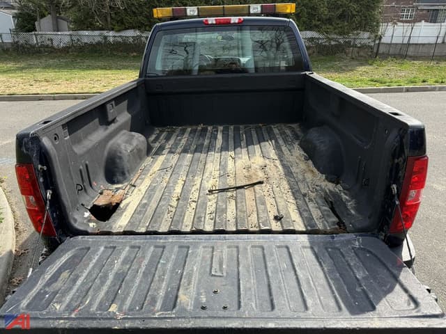 Image of Chevrolet 2500HD equipment image 3