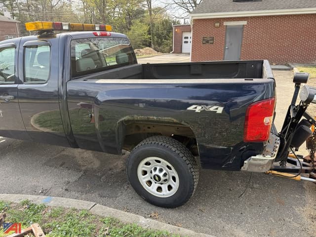 Image of Chevrolet 2500HD equipment image 1