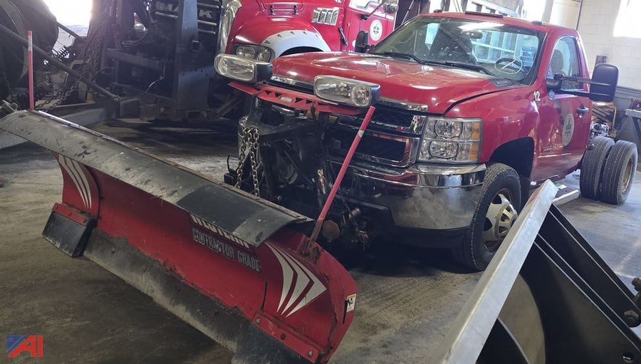 2012 Chevrolet 3500HD Equipment Image0