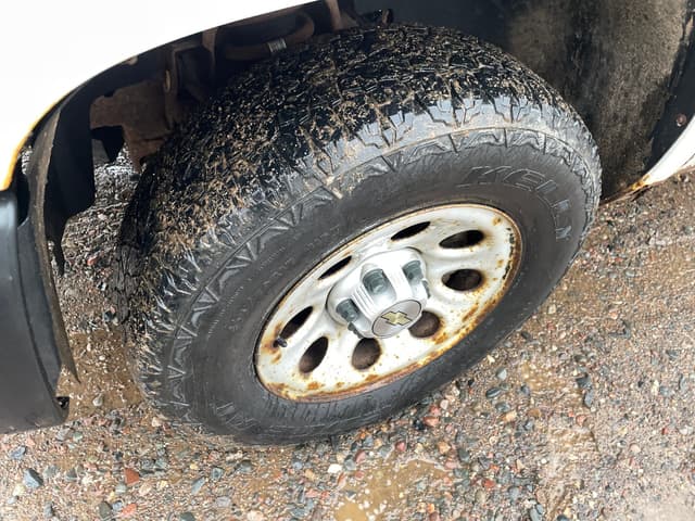 Image of Chevrolet Silverado equipment image 4