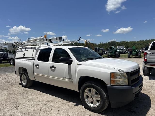 Image of Chevrolet Silverado equipment image 3