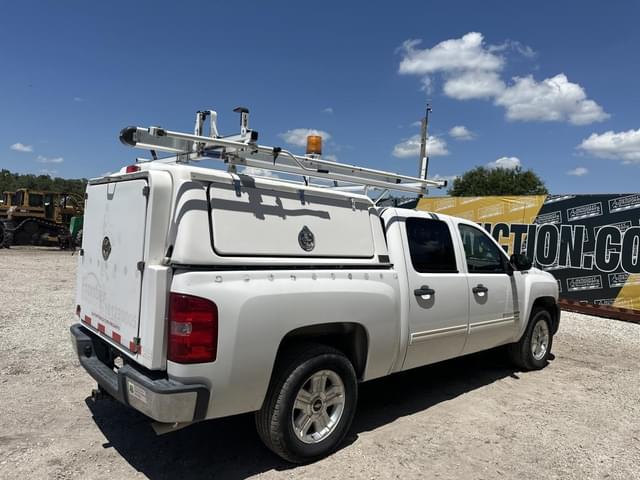 Image of Chevrolet Silverado equipment image 2