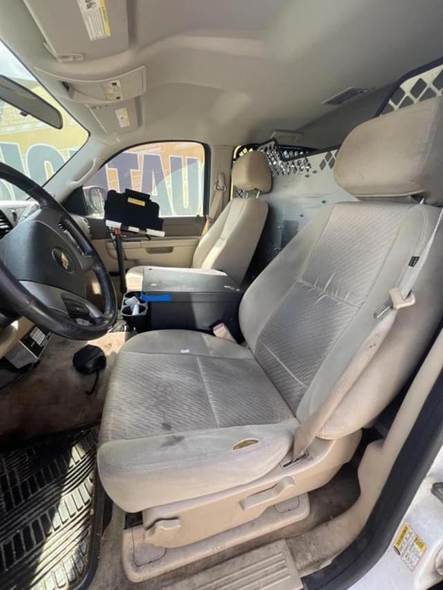 Image of Chevrolet Silverado equipment image 4