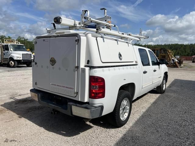 Image of Chevrolet Silverado equipment image 2