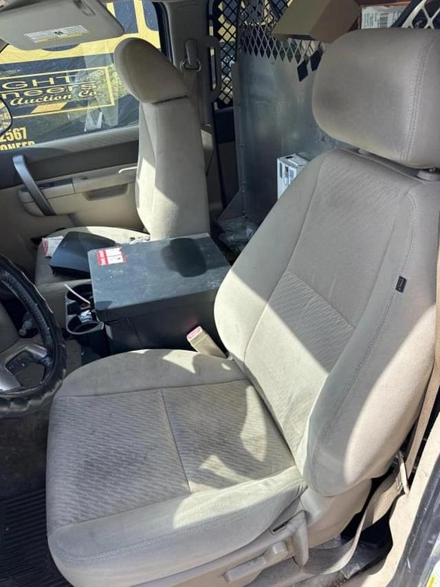 Image of Chevrolet Silverado equipment image 4