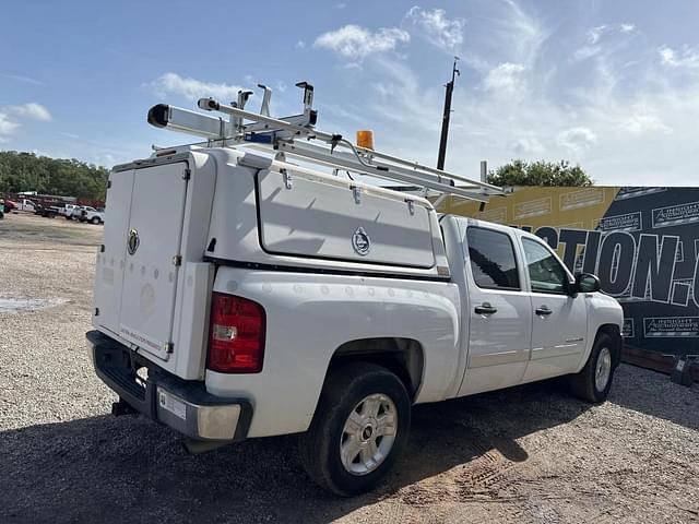 Image of Chevrolet Silverado equipment image 2
