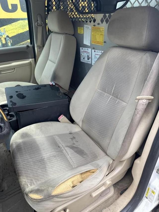 Image of Chevrolet Silverado equipment image 4