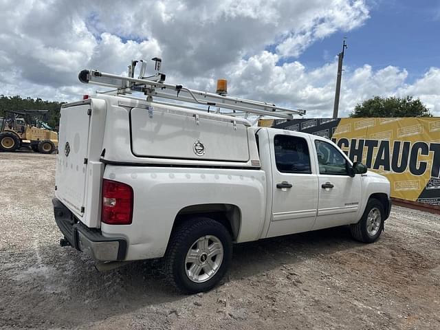 Image of Chevrolet Silverado equipment image 2