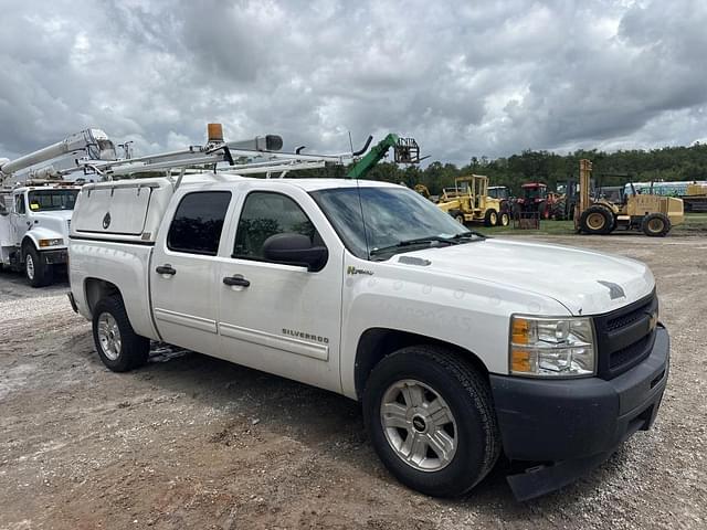 Image of Chevrolet Silverado equipment image 3