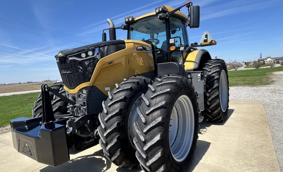 2012 Challenger 1050 Equipment Image0