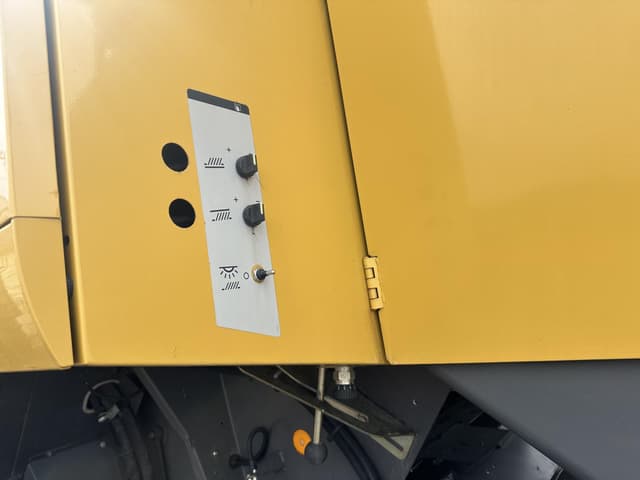 Image of CLAAS Lexion 730 equipment image 4