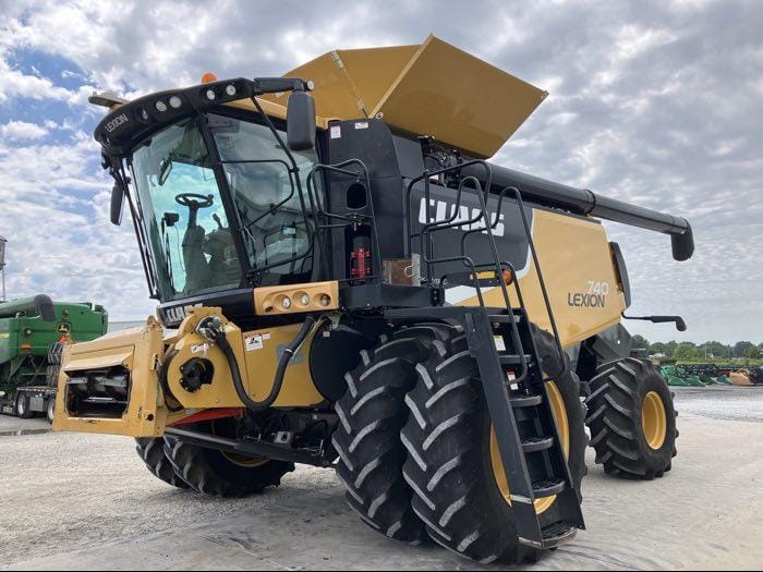 Main image CLAAS LEXION 740