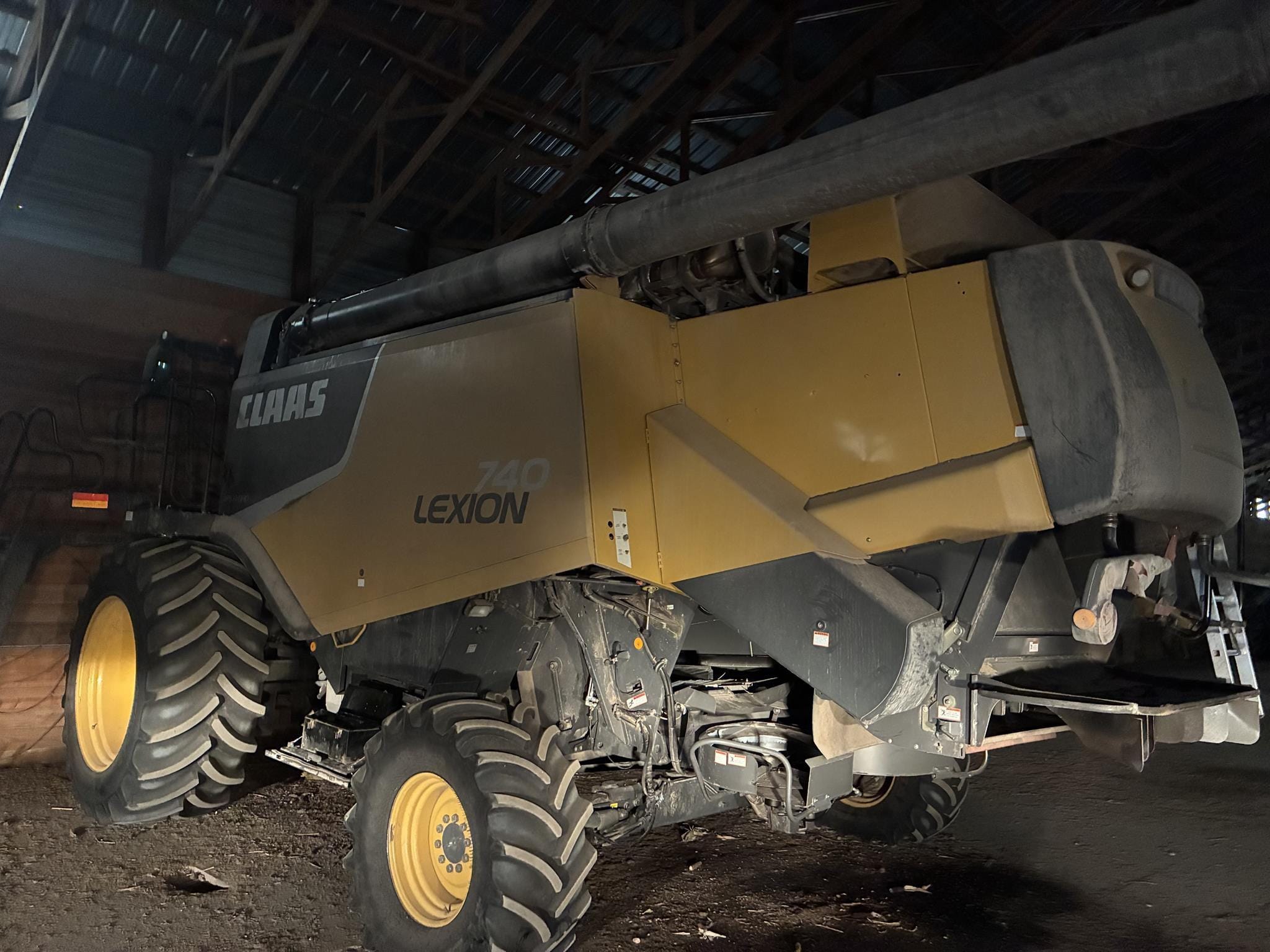 2012 CLAAS LEXION 740 Equipment Image0