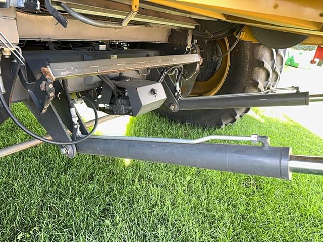 Image of CLAAS LEXION 740 equipment image 4